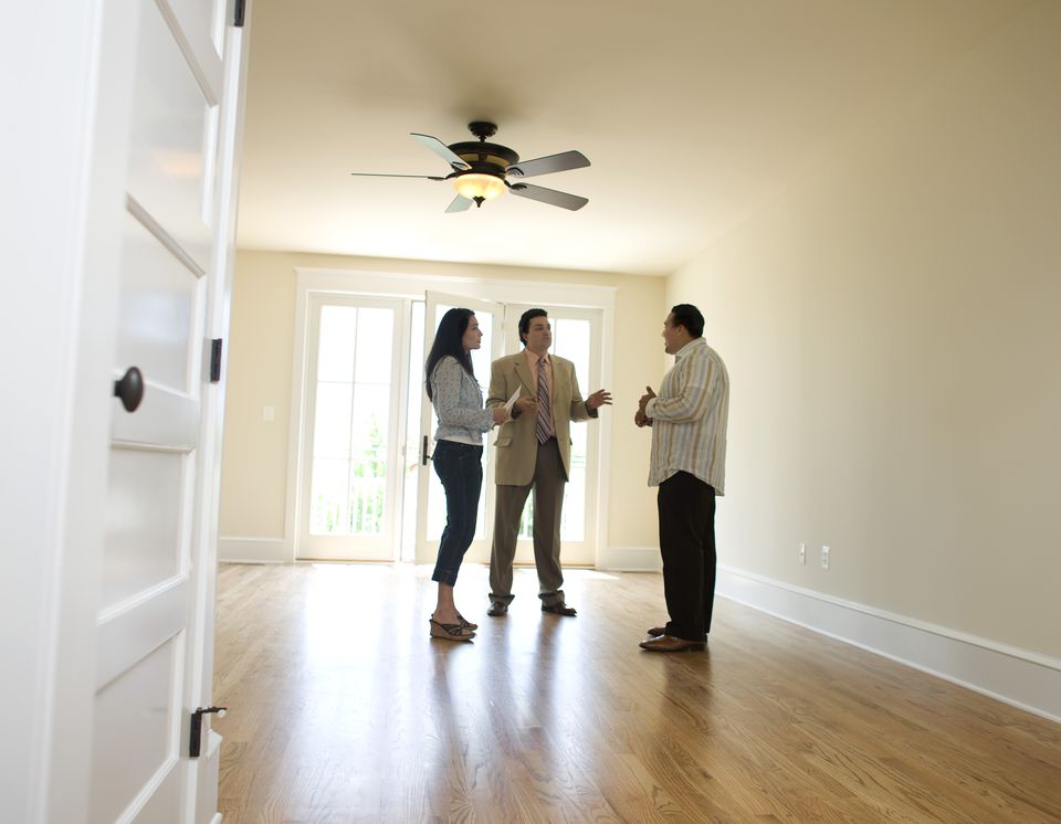 1517282920627156.jpg couple-with-realtor-looking-at-new-home-83590587-595545aa5f9b5815d9e0fe55.jpg
